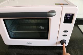 烤箱选择烘烤模式，上下管都是170度；