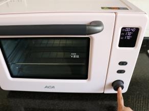 烤箱选择烘烤模式，上下管都是170度；