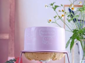 出炉后震两下，倒扣放凉。