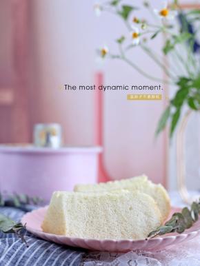 戚风蛋糕膨胀得非常好，高度满意。.成品很细腻，切一块，享受下午茶时光吧。