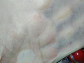 将除黄油外的全部材料倒入厨师机，搅拌除手套膜
