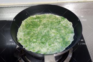 用中小火煎至凝固即可。