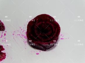 然后围成玫瑰花朵的样子。