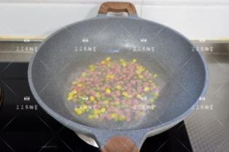 倒入清水煮开。