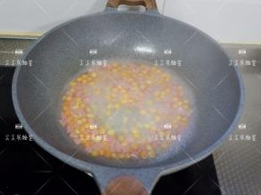 煮至小圆子全部浮起膨胀，加一点盐调味出锅即可。