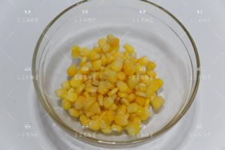即食甜玉米粒沥水备用