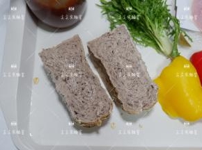 厚吐司对半切开