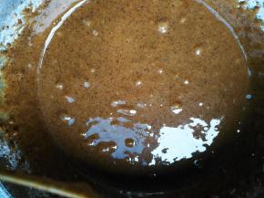 用电动打蛋器混合均匀