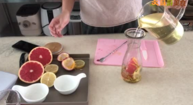 加入茶水即可。