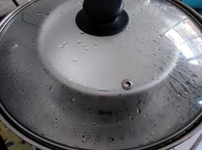 放入水已经烧开的锅里，大火蒸5分钟