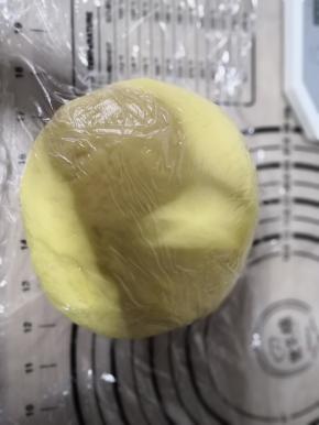 取出盖保鲜膜静置十分钟