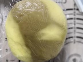取出盖保鲜膜静置十分钟