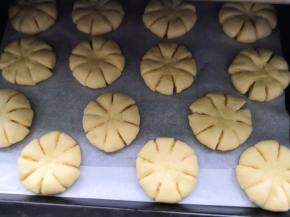 依次做好放入烤盘内