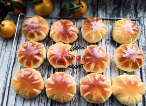 烤好后，移到烤网上晾凉