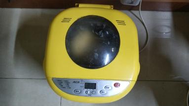 放回面包机上按和面功能，20分钟后放入牛油至扩展阶段