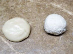 各自混合好干油酥团和水油面团