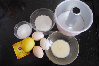 准备好食材，红茶包看自己的喜好选品牌，柠檬要香水柠檬的味道更香更迷人，这里的量是一个学厨6寸中空模，正好满模。