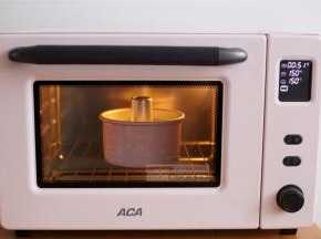 ACA烤箱上下管150度预热好后，放入中下层烤制43分钟即可出炉倒扣冷却。