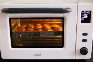 放入ACA烤箱中层，上下管200°烤制30分钟。