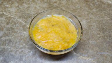 红薯去皮，压成泥