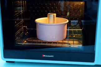 放入预热好的海氏烤箱，上下火150度，下层50分钟