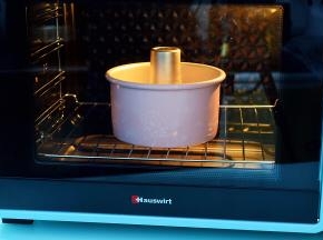 放入预热好的海氏烤箱，上下火150度，下层50分钟