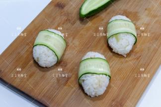 缠绕在饭团中心处