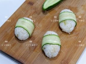 缠绕在饭团中心处