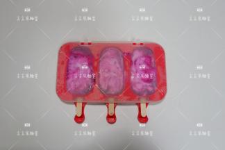 盖上盖子送入冰箱冷冻至完全定型即可。