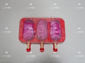 盖上盖子送入冰箱冷冻至完全定型即可。