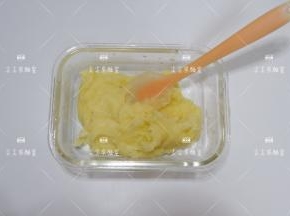搅打成细腻的土豆泥备用