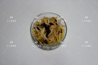 煮好捞出沥水备用