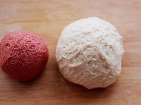 醒发好的面团组织是这样的。
