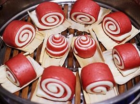 美美哒的刀切双色馒头就完美出锅咯。