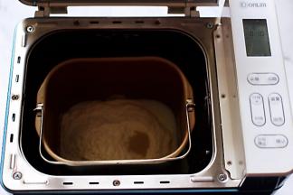 启动面包机，开始进入和面阶段。