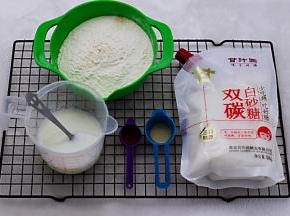 首先把所有的食材称重后。