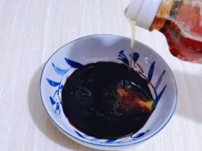 调味汁:  生抽，蚝油，芝麻油，凉开水。