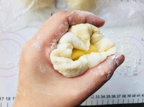 底部收口，一定要捏死。