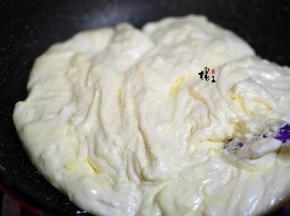 加奶粉，炒匀