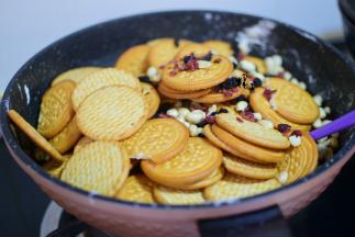 加饼干，花生，水果干