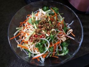 淋上之前调好酱汁翻拌均匀