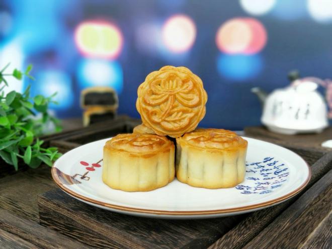 广式芝麻馅月饼