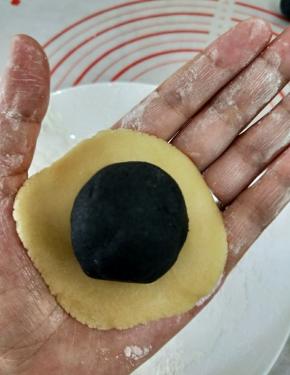 放上一份芝麻馅。