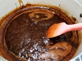 全程用小火即可
一定要不停的搅拌以免糊锅就浪费了，一开始是密集的小泡