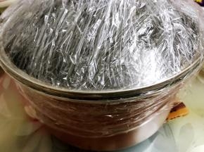 密封烊化48小时直到阿胶块融化，中途最好搅拌一下