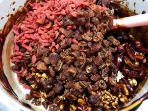 加入桂圆干和枸杞