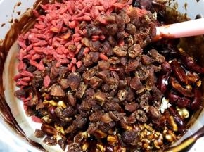 加入桂圆干和枸杞