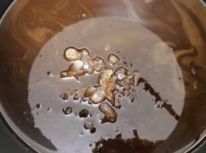 加入碎黄冰糖