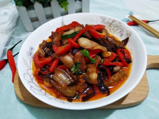甜椒木耳回锅肉