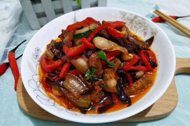甜椒木耳回锅肉